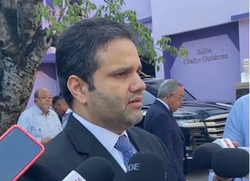 Economista alerta sobre nueva contribución por Ley residuos sólidos podría elevar costos para empresas y emprendimientos