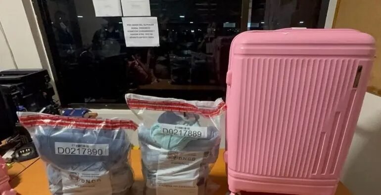 Apresan dos colombianas en el AILA con ropas impregnadas de supuesta cocaína