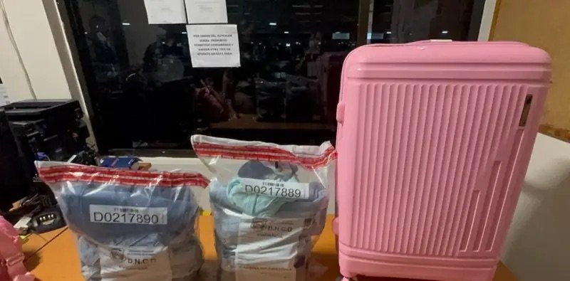Apresan dos colombianas en el AILA con ropas impregnadas de supuesta cocaína