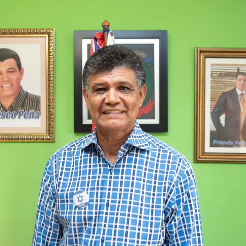 Alcalde Francisco Peña genera polémica al pedir a regidores de SDO que le permitan viajar durante dos años sin necesidad de permiso