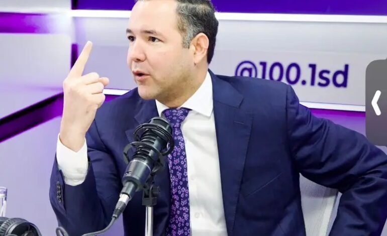 Johnny Pujols afirma que el PRM podría quedar fuera de la segunda vuelta en las elecciones de 2028