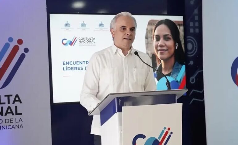 Consulta Nacional presenta a líderes de opinión la visión transformadora de la reforma educativa