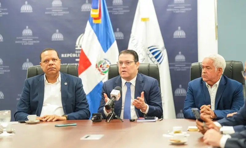 Industria y Comercio inicia diálogo con Adanegas por comisiones en pagos con tarjetas