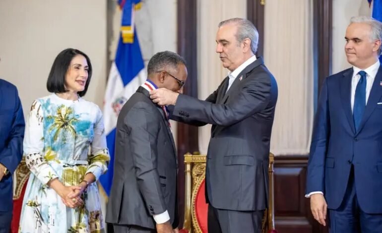 Presidente Abinader entrega Medalla al Mérito Magisterial 2026 y reconoce el aporte de docentes al desarrollo del país