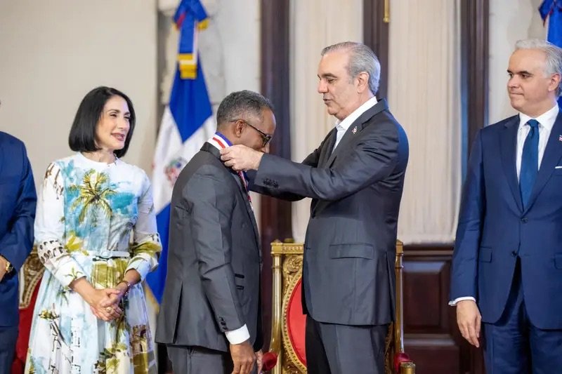 Presidente Abinader entrega Medalla al Mérito Magisterial 2026 y reconoce el aporte de docentes al desarrollo del país