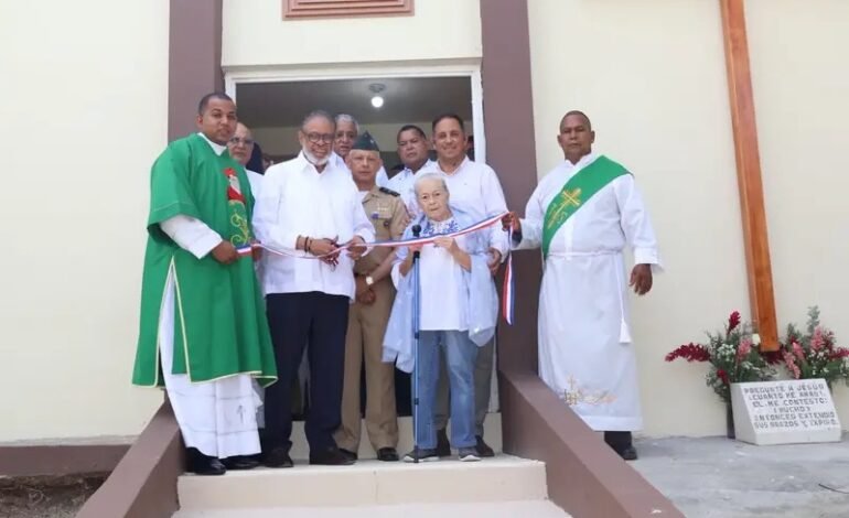 Desarrollo de la Comunidad entrega remozada capilla en Sabana Iglesia, Santiago