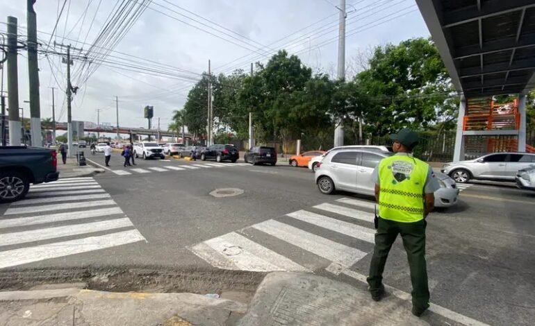 Ciudadanos desafían el peligro pese a reapertura del puente peatonal de la Ortega y Gasset