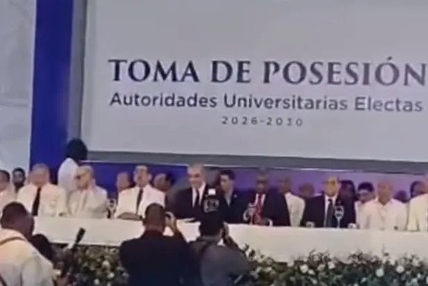 Abinader encabeza acto de juramentación de las nuevas autoridades de la UASD