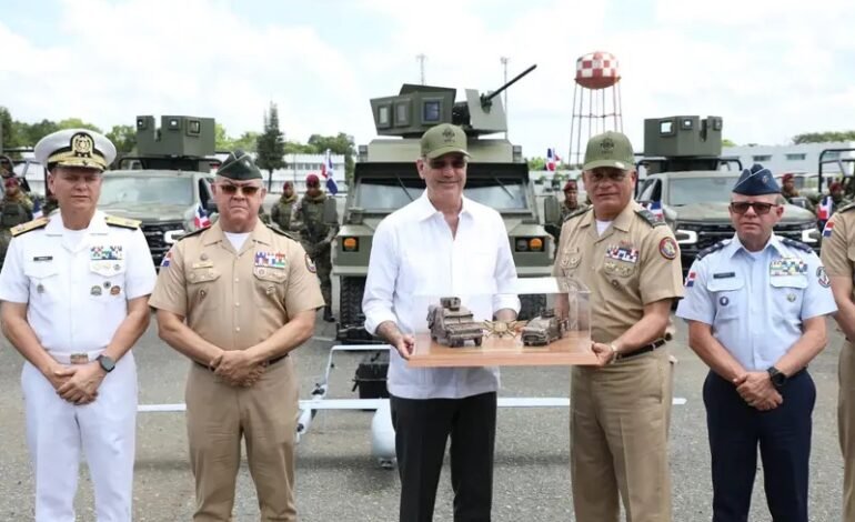 Abinader fortalece Fuerzas Armadas con nuevos blindados, drones y 179 vehículos