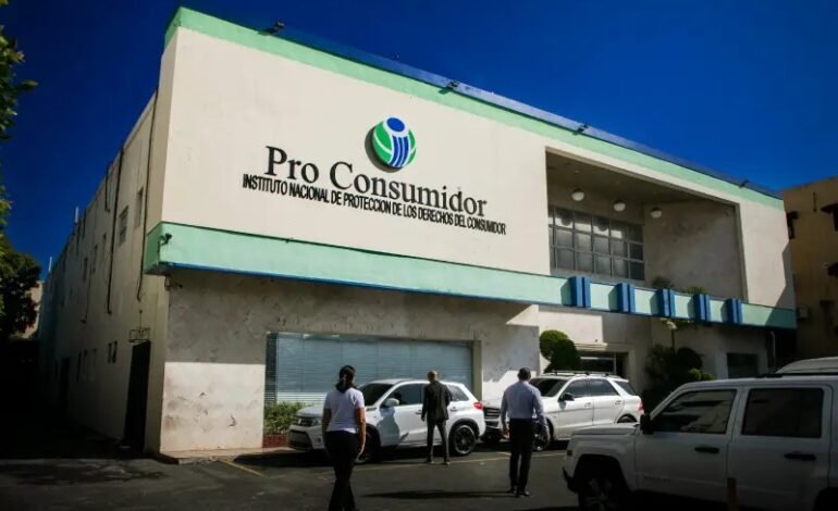 Pro Consumidor advierte a concesionarios que no pueden retener vehículos durante meses por falta de piezas