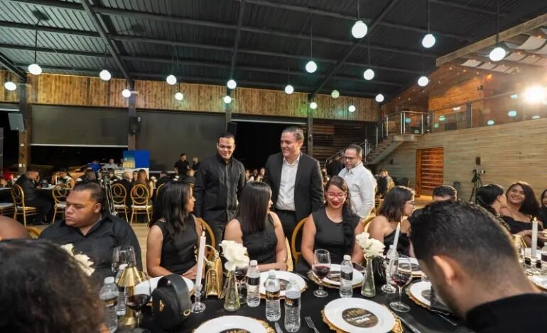Banquetón Plus reúne a cientos de jóvenes en exitoso conversatorio con Jean Luis Rodríguez