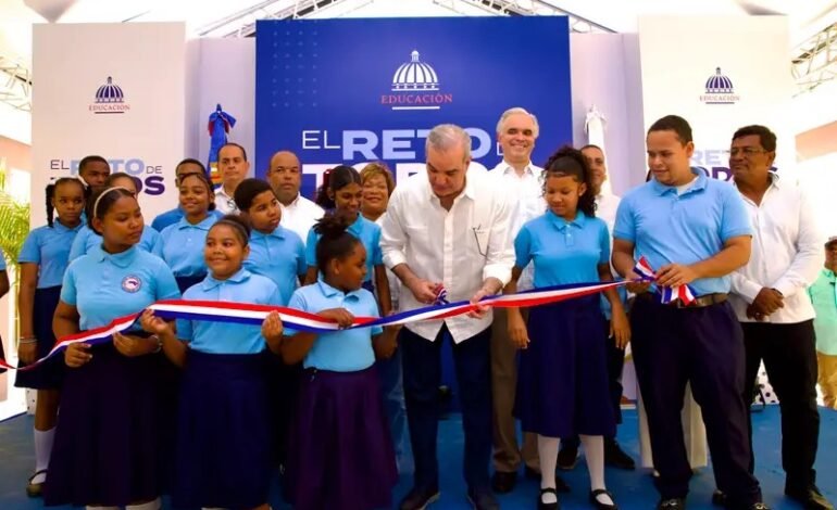 Abinader inaugura en Los Alcarrizos 26 nuevas aulas en el Liceo Ercilia Pepín&nbsp;