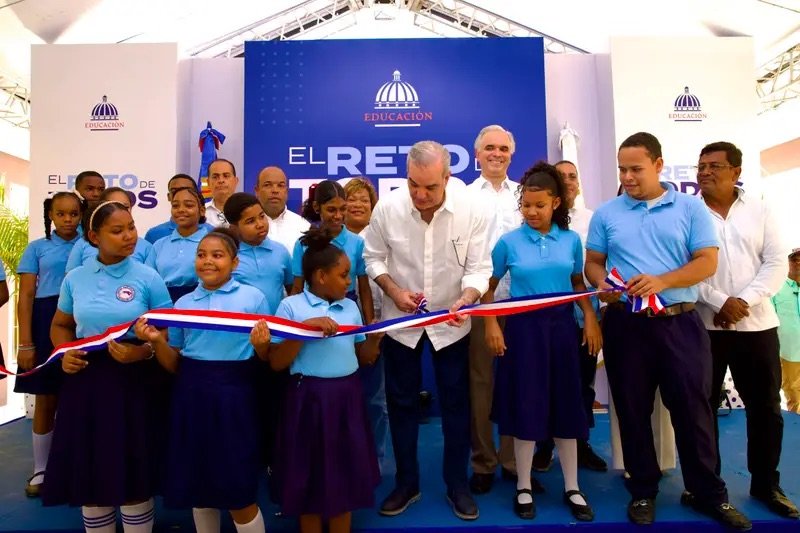 Abinader inaugura en Los Alcarrizos 26 nuevas aulas en el Liceo Ercilia Pepín&nbsp;