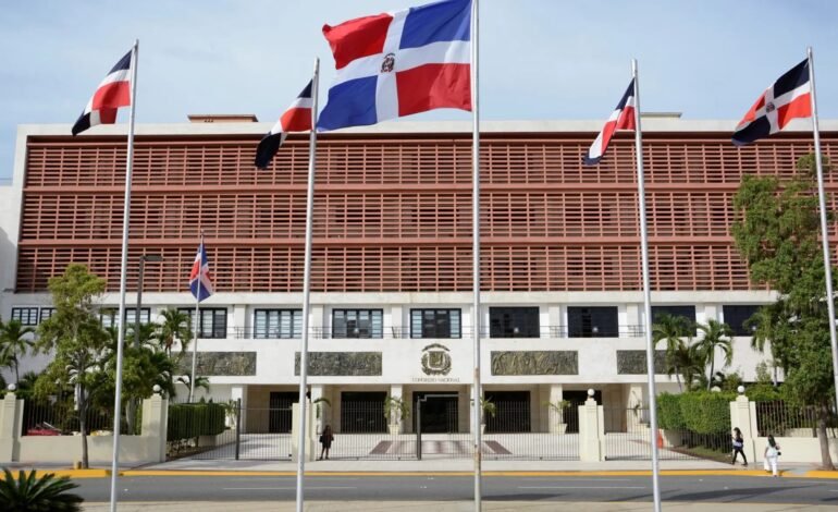 Presidente Luis Abinader envía al Senado proyecto de presupuesto complementario 2026 por más de RD$40,900 millones