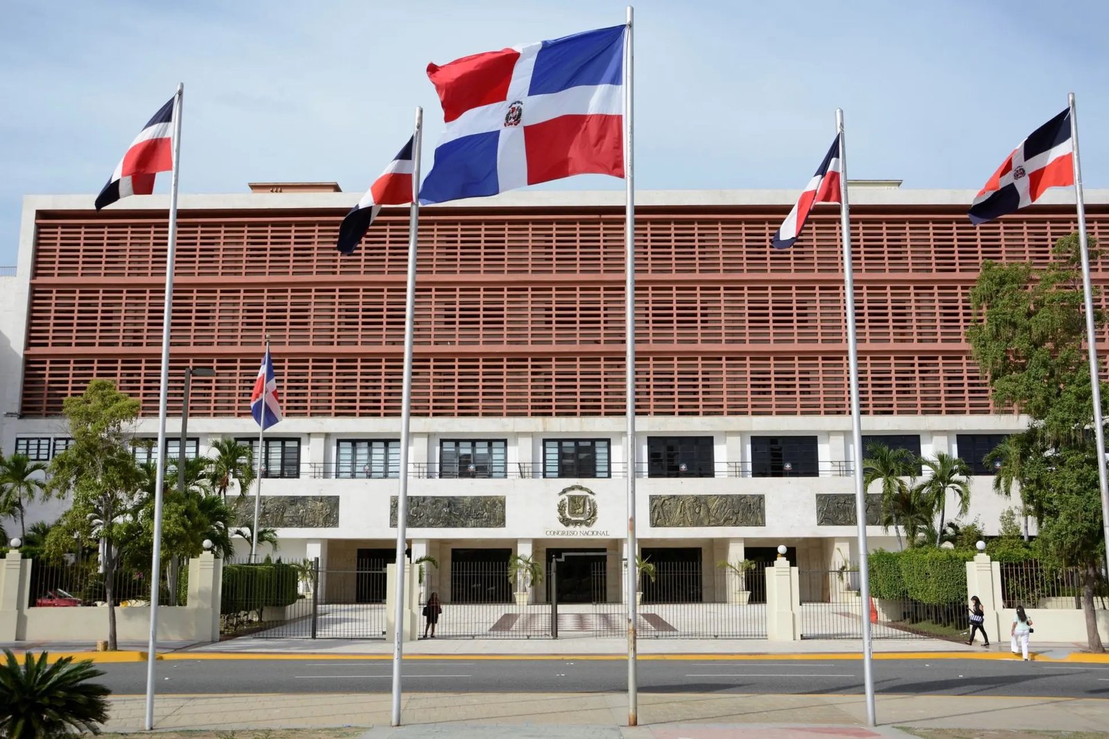 Presidente Luis Abinader envía al Senado proyecto de presupuesto complementario 2026 por más de RD$40,900 millones