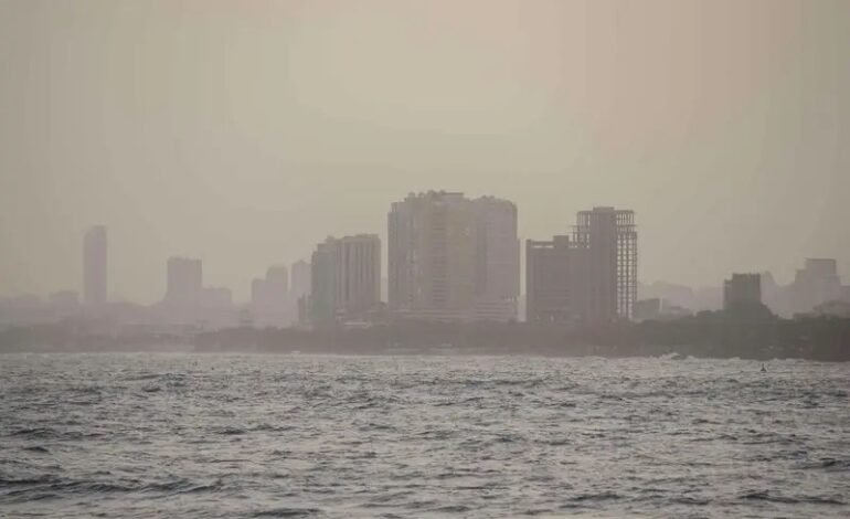 Polvo del Sahara domina el ambiente y eleva temperaturas; chubascos aislados en la tarde