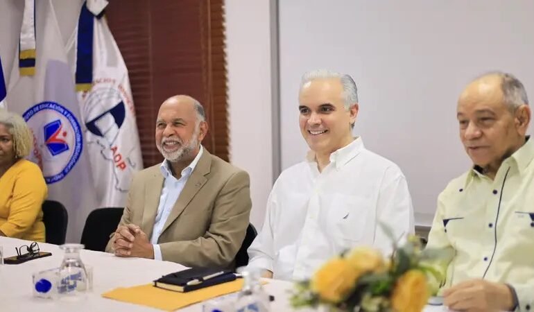 MINERD acuerda con la ADP pago de incentivos a profesores