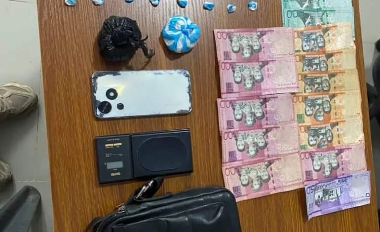 Policía ocupa decenas de porciones de presunta cocaína en Montecristi