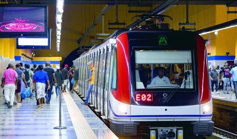 Sigue recibiendo asistencia médica en el Ney Arias Lora alemán que se lanzó a las vías del Metro de Santo Domingo