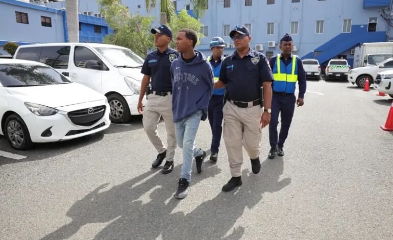 Joven se entrega tras ser acusado de obligar a adolescente a ingerir sustancia tóxica que le causó la muerte