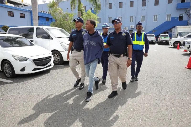 Joven se entrega tras ser acusado de obligar a adolescente a ingerir sustancia tóxica que le causó la muerte