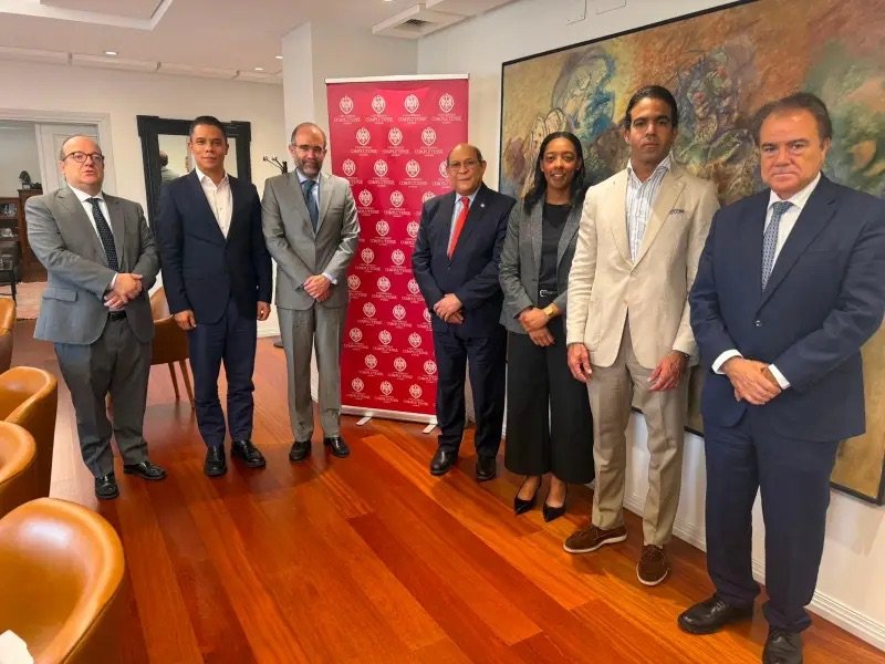 Ministro Rafael Santos Badía impulsa desde España la continuidad de la transformación educativa dominicana