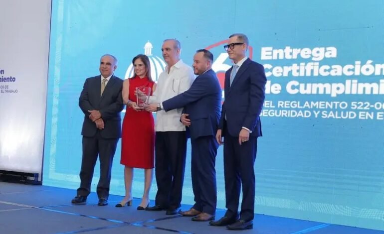 AES Dominicana es reconocida por el Ministerio de Trabajo por la excelencia en sus estándares de seguridad laboral