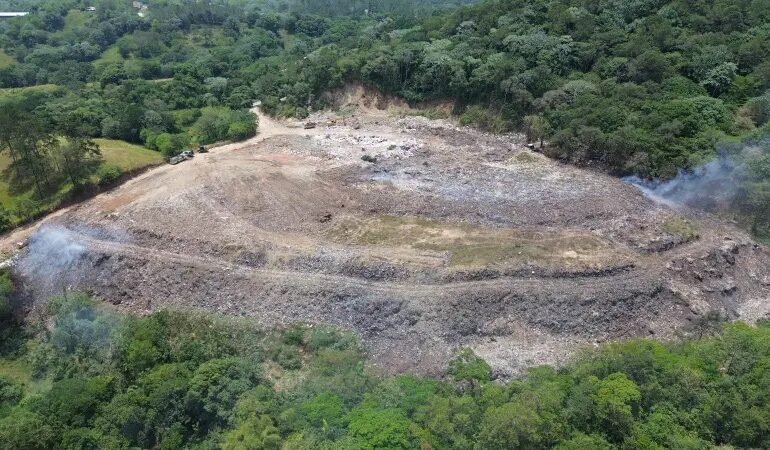 DO Sostenible atiende llamado de emergencia en el vertedero de Jarabacoa