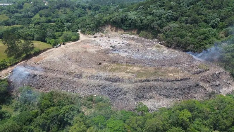 DO Sostenible atiende llamado de emergencia en el vertedero de Jarabacoa