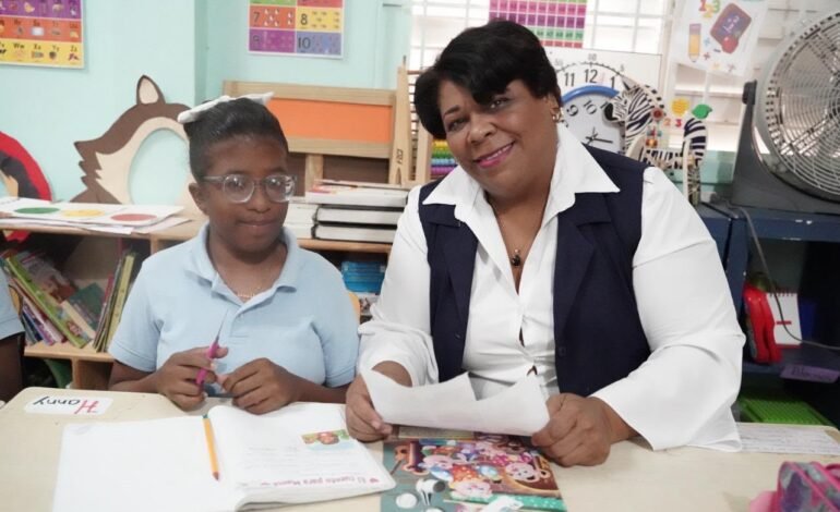 Ministerio de Educación asegura cobertura total de docentes para el año escolar 2026-2027