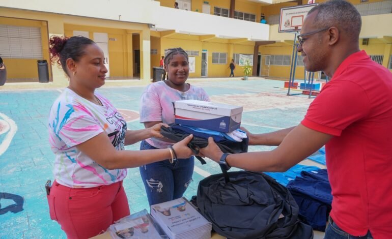 INABIE avanza en la distribución de utilería de cara al inicio del año escolar 2026-2027