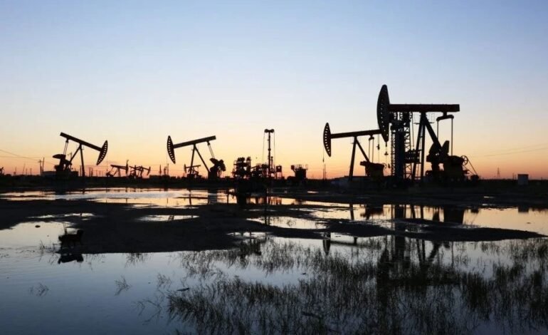 Ganancias de USD 12,600 millones en refinerías de EE. UU. por crisis en Medio Oriente presionan precios en países no productores como República Dominicana
