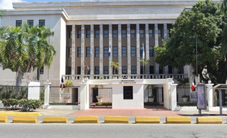 Informe de la UNESCO destaca avances de República Dominicana en acceso, equidad y finalización educativa