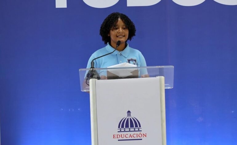 Estudiante de quinto grado invita a niños dominicanos a aprovechar cada día de clases
