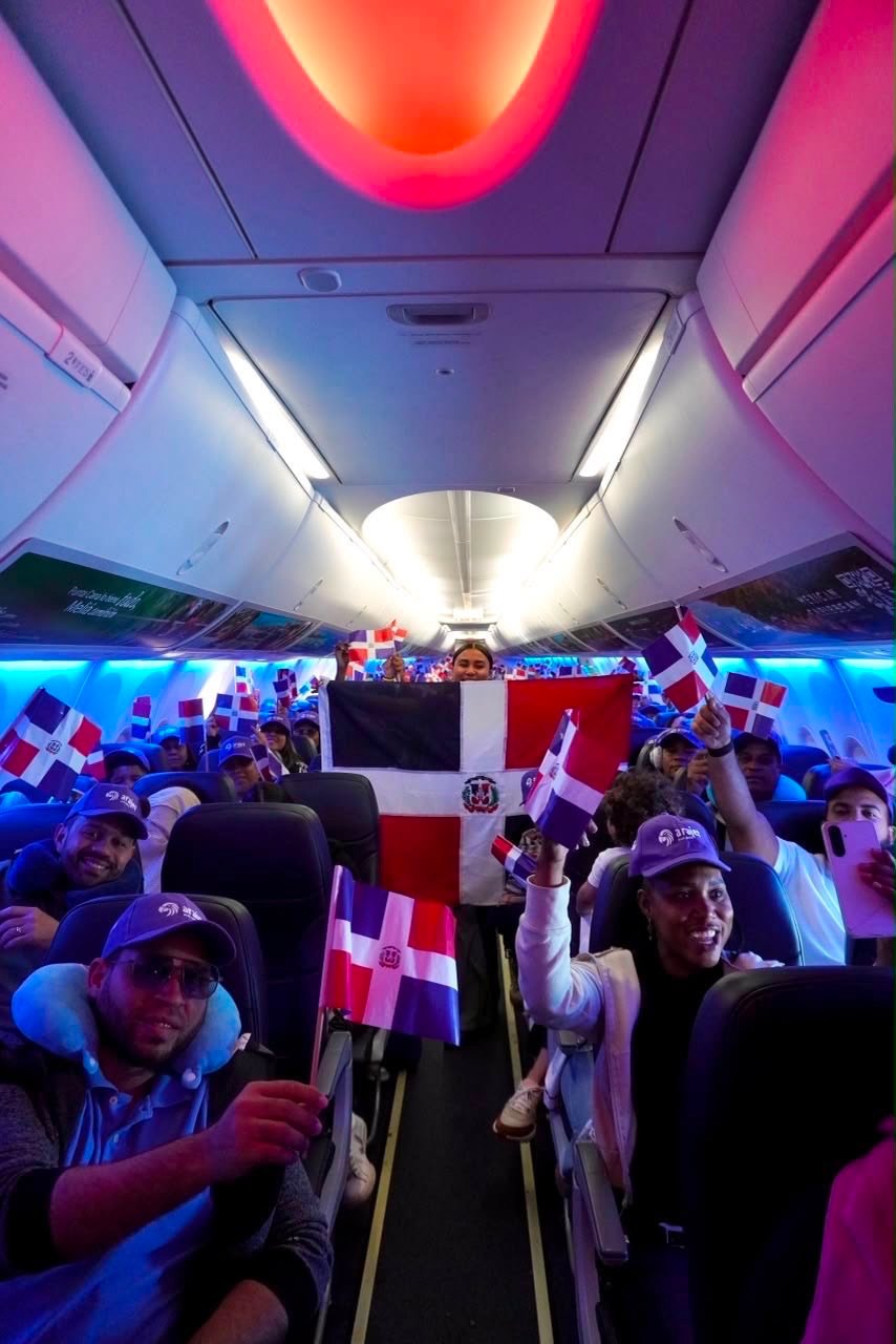 Arajet y Ron Ozama llevan el orgullo dominicano a 30,000 pies de altura rumbo al Dominican Day Parade