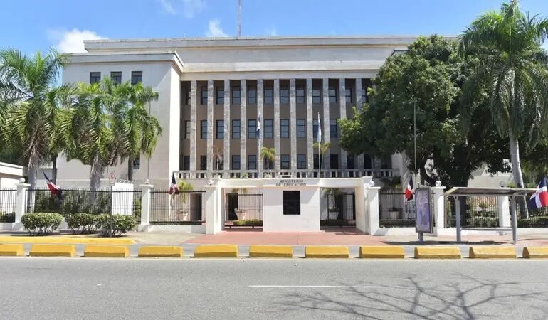 Minerd inicia pago de unos RD$9,000 millones a maestros por Evaluación de Desempeño