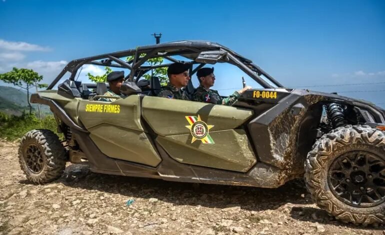 Comandante del Ejército supervisa unidades, entrega tres puestos fronterizos en la Sierra de Bahoruco