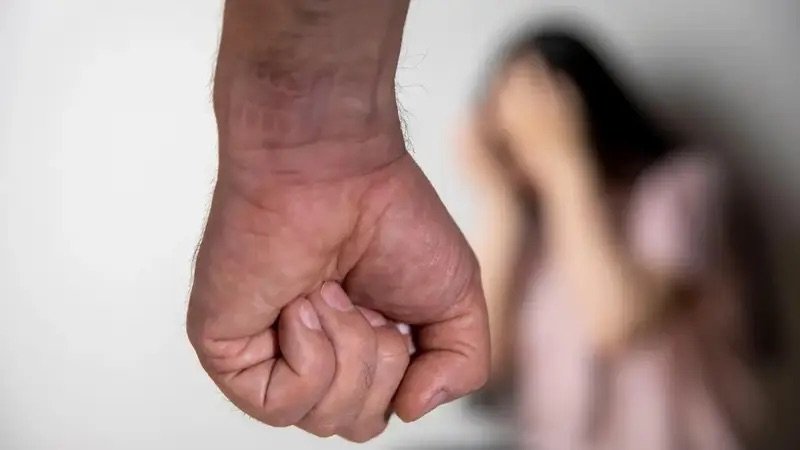Policía apresa en flagrante delito a hombre acusado de ultimar a su expareja en La Zurza, DN