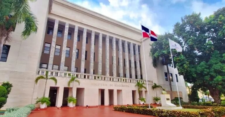 Minerd ratifica que año escolar 2026-2027 iniciará el 24 de agosto