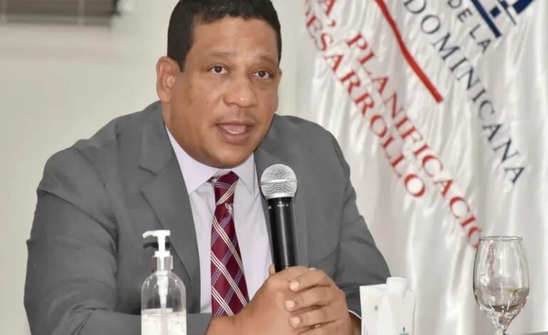 ¡El juidero! Carlos Pimentel suspende el registro de proveedor del Estado a casi la mitad de los senadores