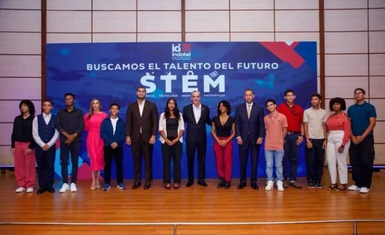 Abinader entrega reconocimientos a 170 estudiantes del concurso «Buscamos el Talento del Futuro»