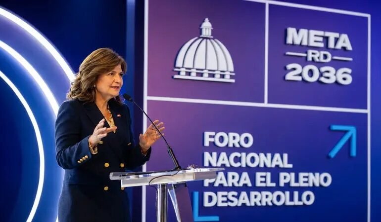Raquel Peña destaca crecimiento económico y llama a preparar el talento que demandará el futuro