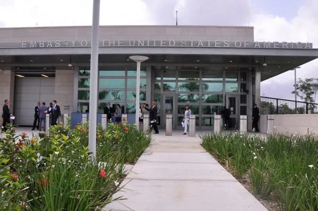 EE. UU. endurece requisitos para algunas visas de residencia