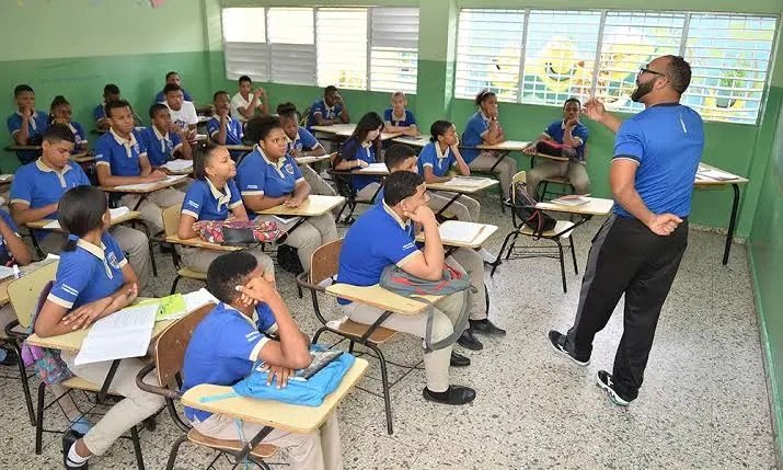 ADP garantiza maestros estarán en las aulas en inicio del año escolar 2026-2027 tras acuerdo con el Minerd