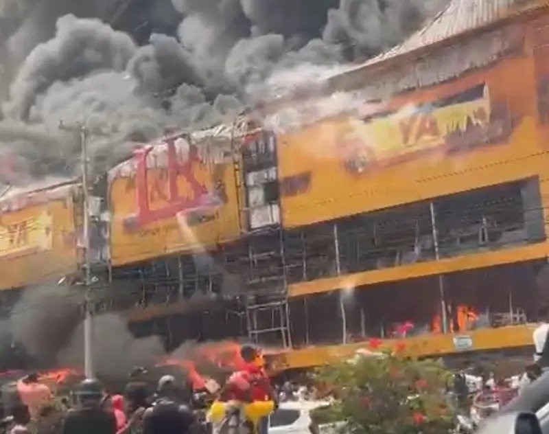 L&R se pone a disposición de las autoridades tras incendio en sucursal de Las Américas