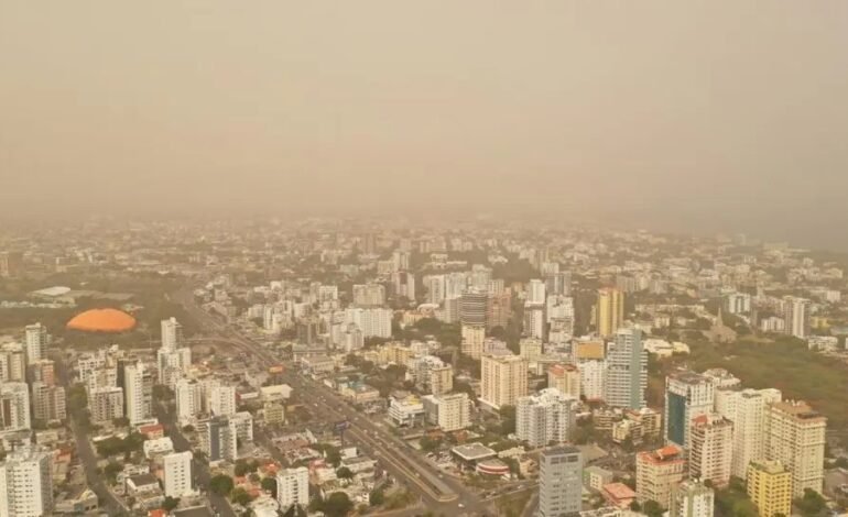 Polvo del Sahara limita lluvias y mantiene el calor; aguaceros retornan el domingo