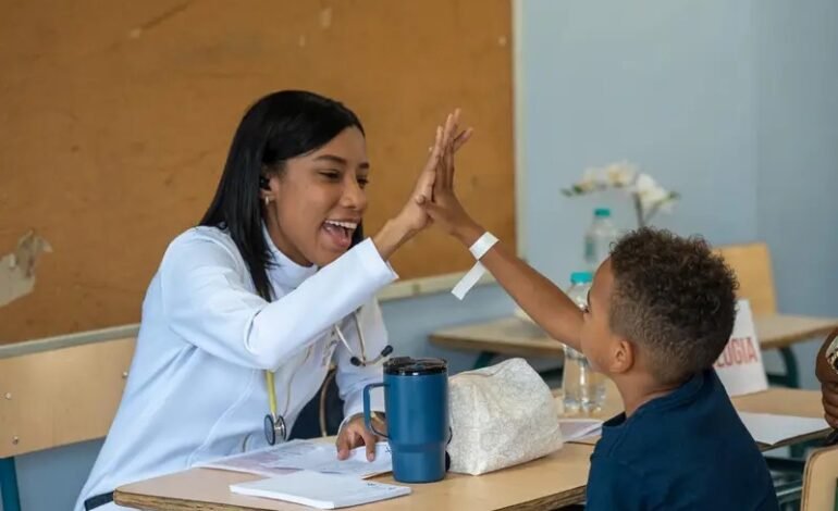 Aseopna lleva jornada integral de salud a niños, niñas y adolescentes de la familia policial