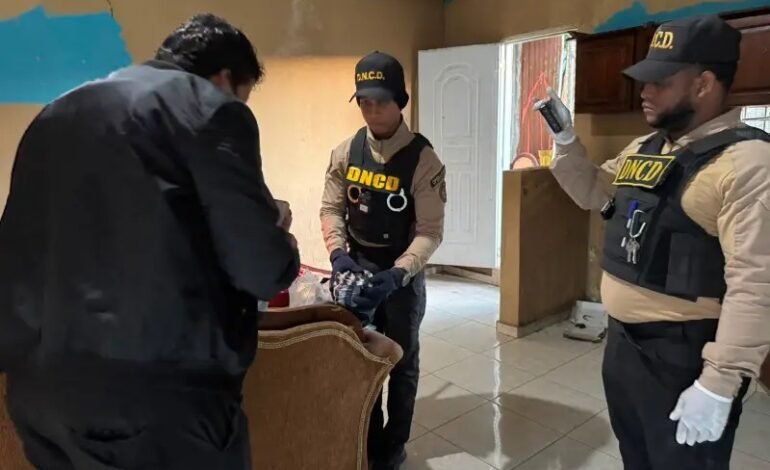 DNCD ocupa más de 15 kilos de drogas y arresta a 61 personas en operativos en San Cristóbal y Peravia