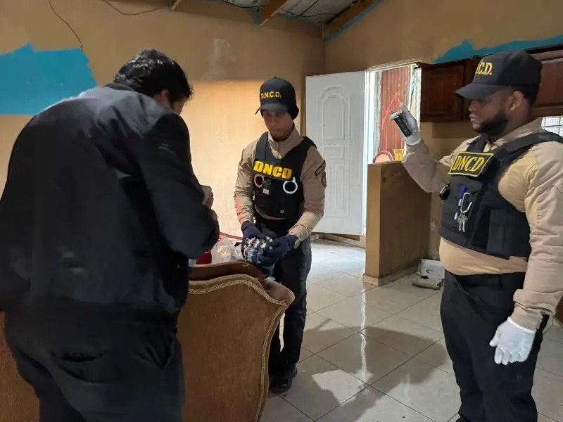 DNCD ocupa más de 15 kilos de drogas y arresta a 61 personas en operativos en San Cristóbal y Peravia