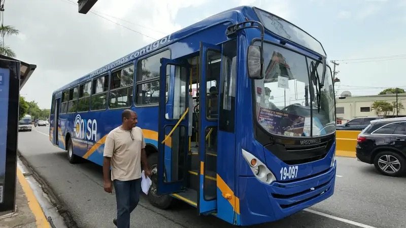 Usuarios del corredor 27 de Febrero reaccionan a nueva tarifa integrada de la OMSA